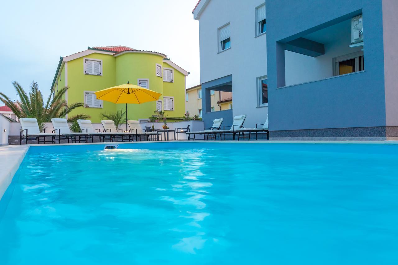 Lucky Luke Pool Apartments Новаля Екстер'єр фото